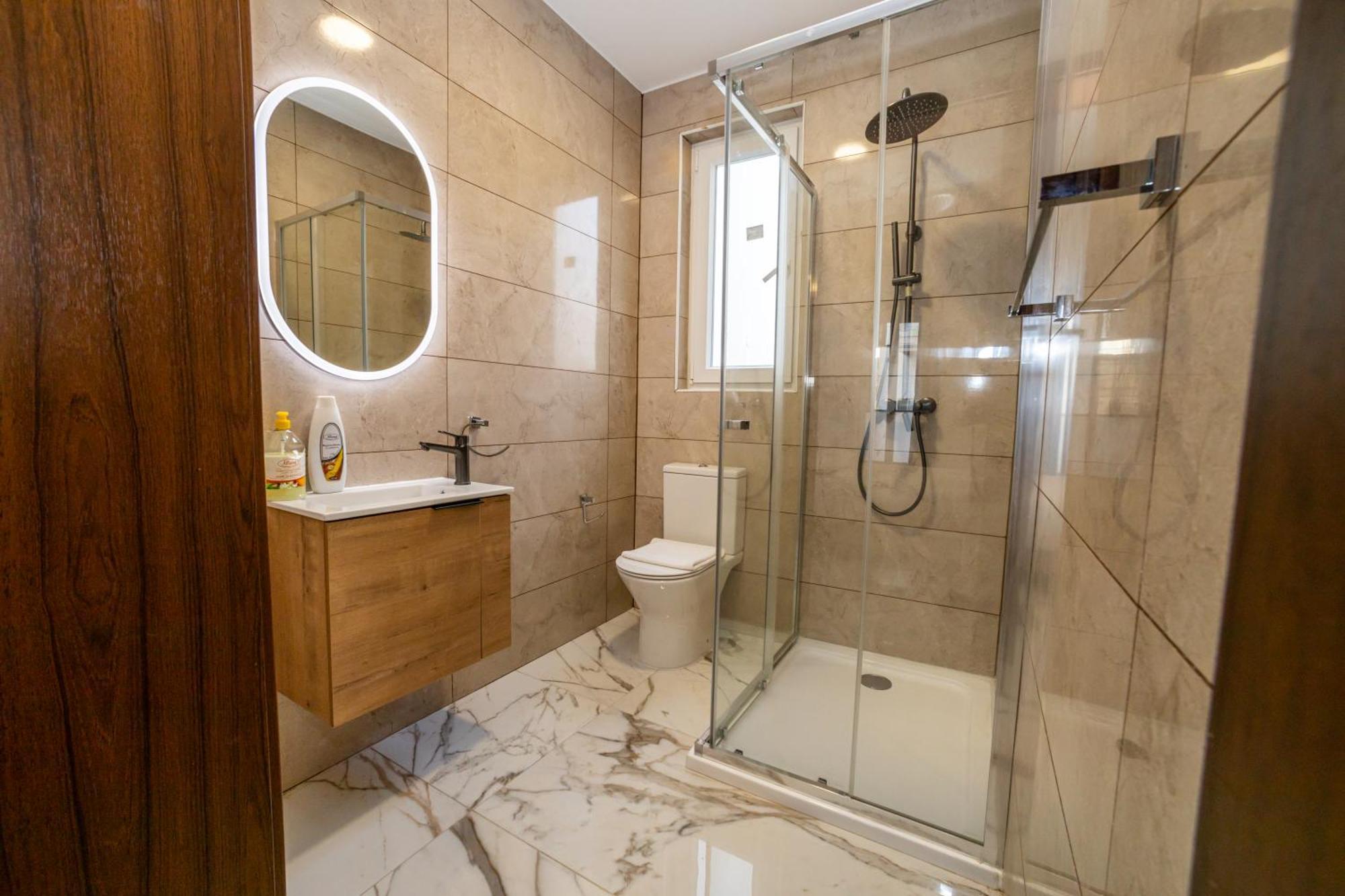 Charming 2-bedroom, 2-bathroom In Malta Apartament