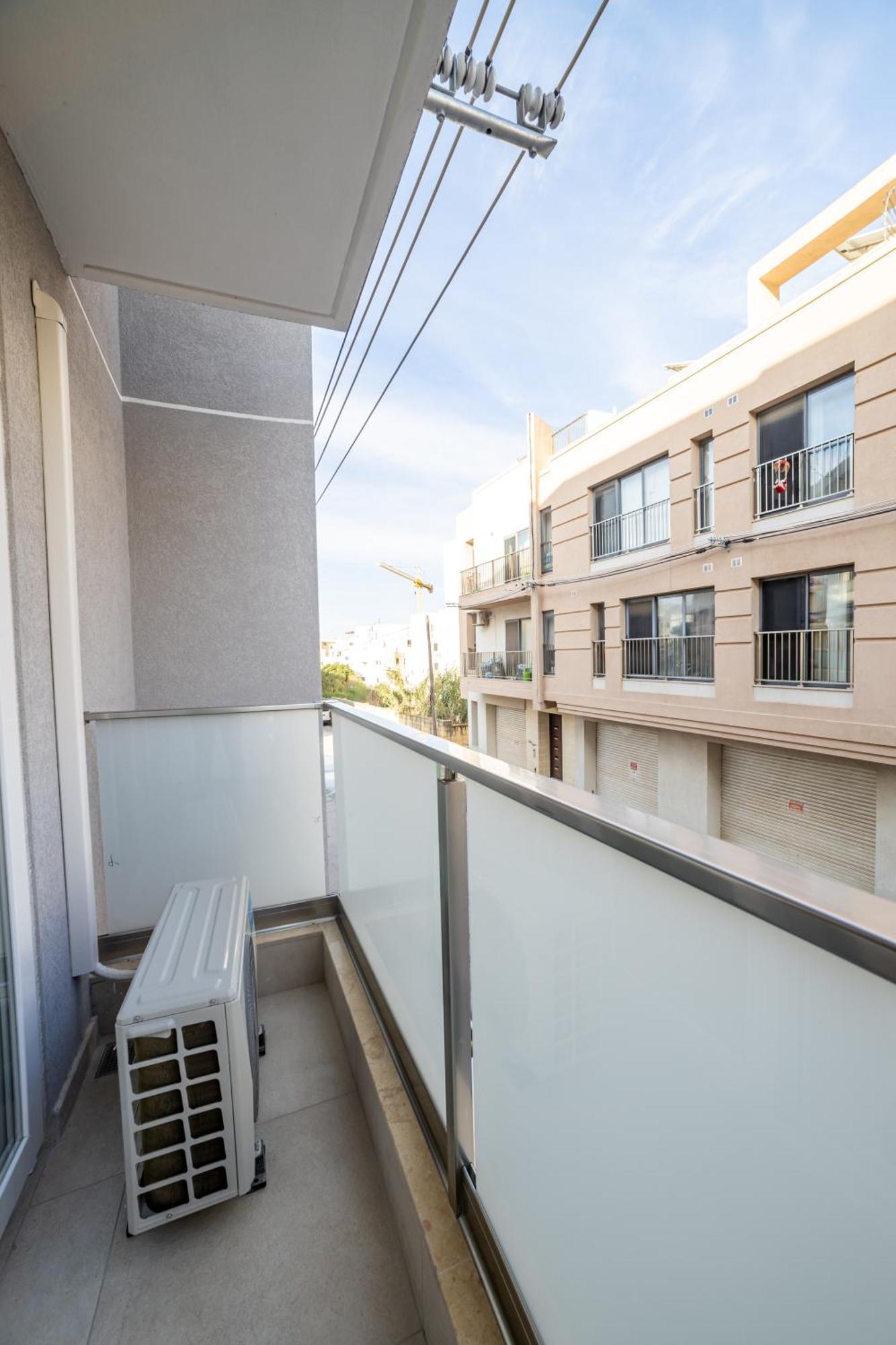 Charming 2-bedroom, 2-bathroom In Malta * St. Paul's Bay