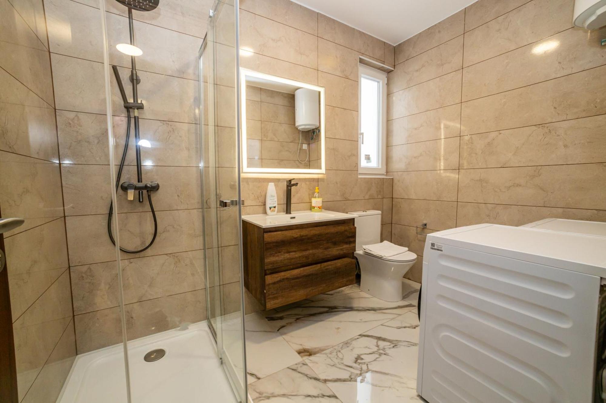 Charming 2-bedroom, 2-bathroom In Malta شقة