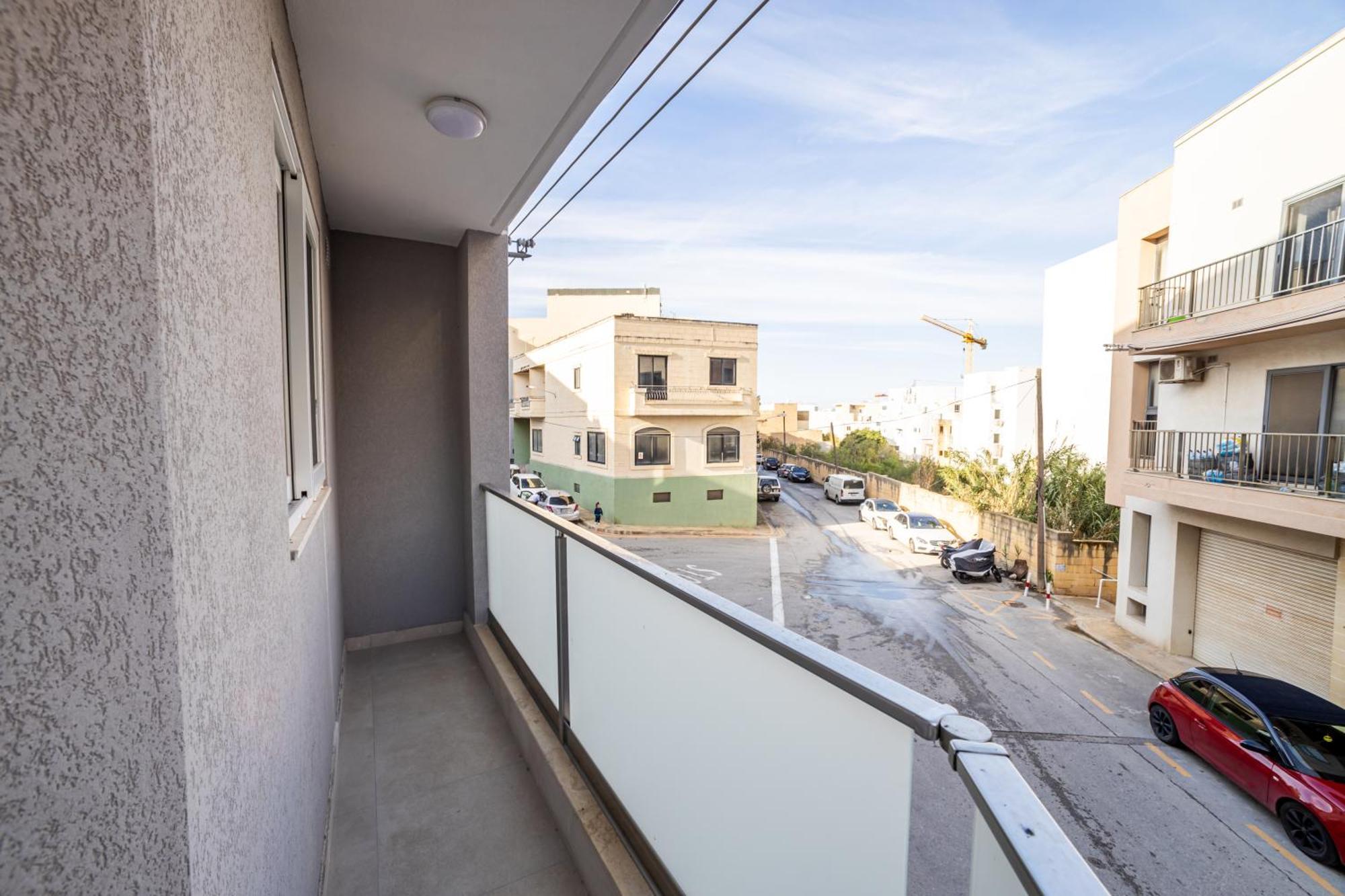 Charming 2-bedroom, 2-bathroom In Malta شقة *